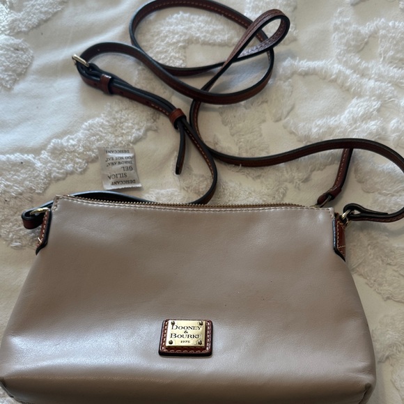 Dooney & Bourke Handbags - Dooney & Bourke pale Pink Crossbody Purse